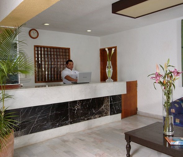 Recepción 24 horas Hotel Faranda Imperial Laguna Cancún