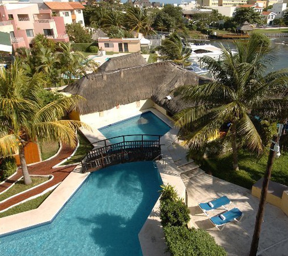 Alberca exterior Hotel Faranda Imperial Laguna Cancún