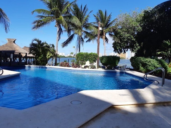 Piscina exterior Hotel Faranda Imperial Laguna Cancún
