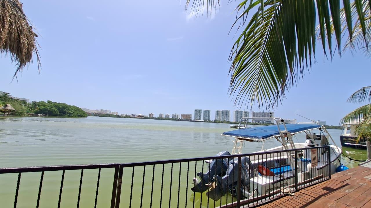 Un respiro en el paraíso: Un día de descanso, alberca y lectura frente a la laguna Imperial Laguna Faranda Cancún Un respiro en el paraíso: Un día de descanso, alberca y lectura frente a la laguna Imperial Laguna Faranda Cancún